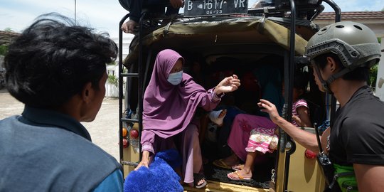 Tim Tanggap Bencana LRCI Salurkan Bantuan dan Evakuasi Korban Banjir Bekasi