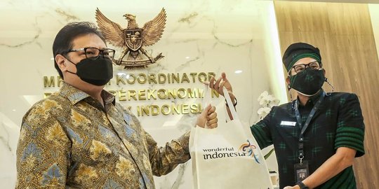 Menko Airlangga Klaim PPKM Mikro Berhasil Turunkan Angka Kematian Covid-19 70 Persen