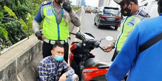 Teriak-Teriak Saat Ditilang, Pengendara Motor Ini Ternyata Bawa Sabu