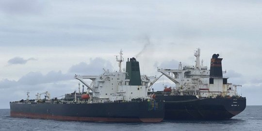 Kapal Berbendera Iran dan Panama Diduga Cemari Lingkungan dan Langgar Alur Pelayaran