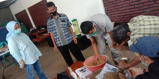 Kisah Inspiratif Dosen Unpad, Olah Limbah Sisa Rumah Makan Jadi Pakan Bergizi Ikan