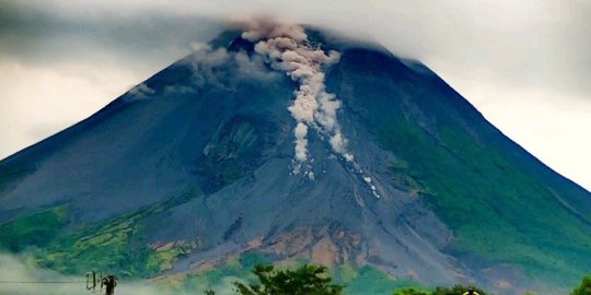 25 Februari 2021, Gunung Merapi Muntahkan Awan Panas Guguran Sejauh 1.500 Meter