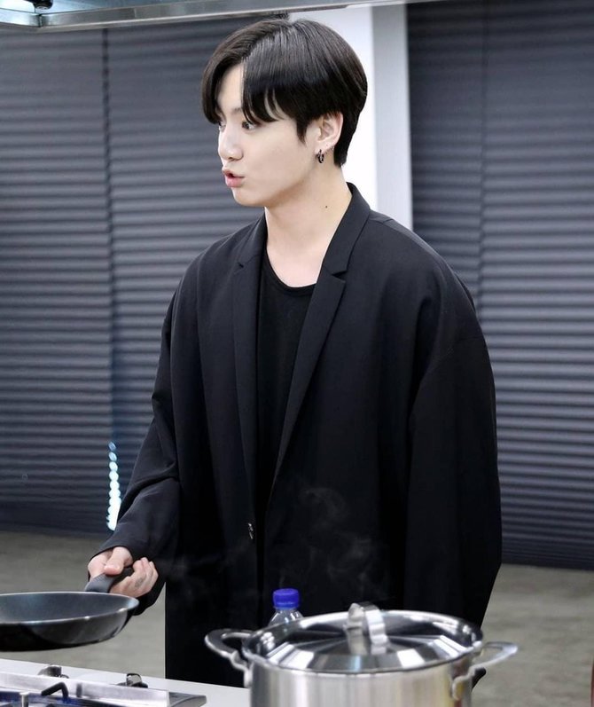 5 potret jungkook bts berpose duck face gemesin abis