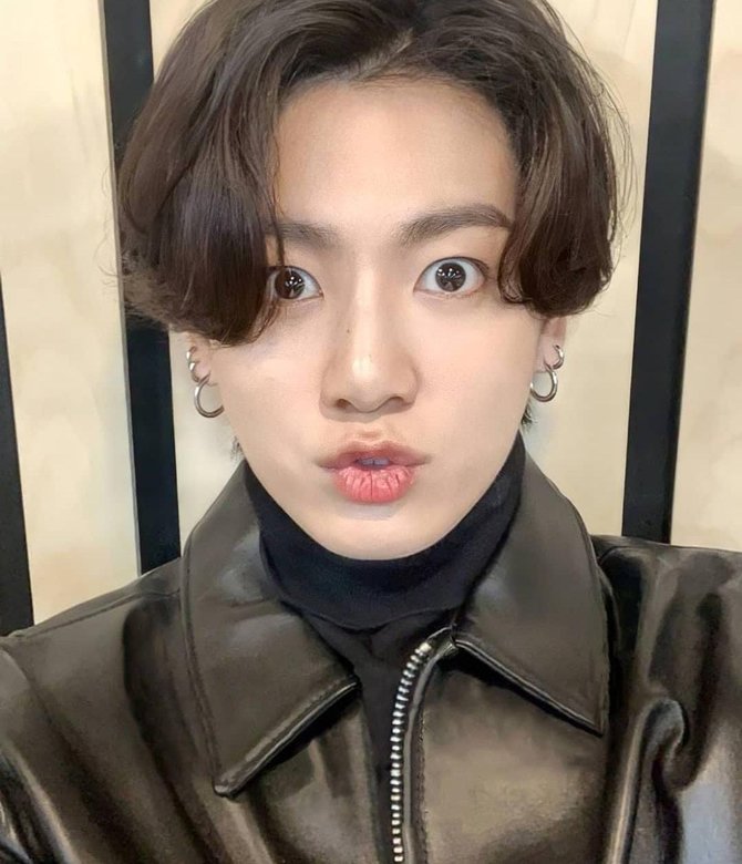 5 potret jungkook bts berpose duck face gemesin abis