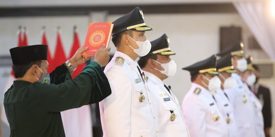 Lantik 17 Kepala Daerah, Ganjar Ingatkan Penanganan Covid-19 dan Mitigasi Bencana