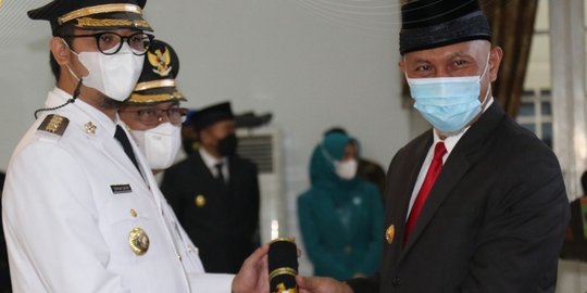 Gubernur Mahyeldi Lantik 11 Kepala Daerah di Sumbar