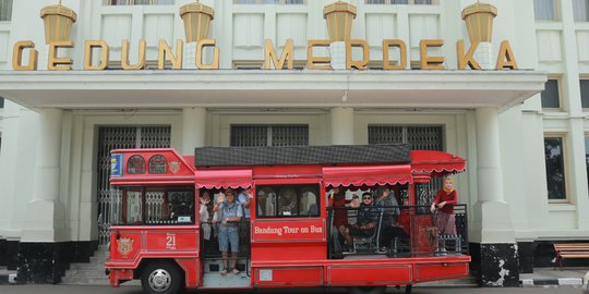 Bandros, Sensasi Naik Bus ala Eropa di Bandung