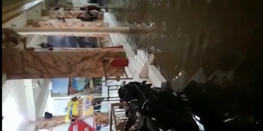 Rumah Pribadi Bupati Jember Banjir Akibat Sungai Bedadung Meluap