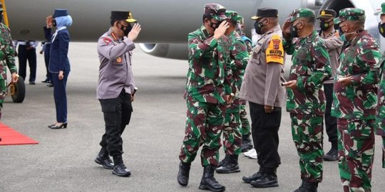 Berkunjung ke Papua, Panglima TNI dan Kapolri Bakar Semangat Satgas Nemangkawi