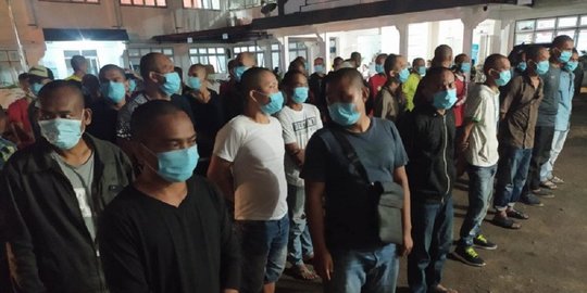 182 Pekerja Migran Indonesia dari Malaysia Pulang ke Surabaya