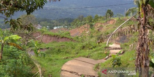 800 KK Direlokasi Imbas Ancaman Pergerakan Tanah di Cianjur