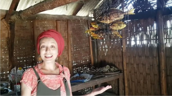 5 potret rumah indra sasak pria lombok yang viral nikahi bule perancis