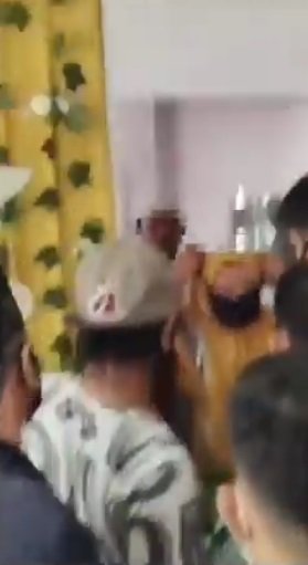 viral ibu ibu nyamar di acara hajatan