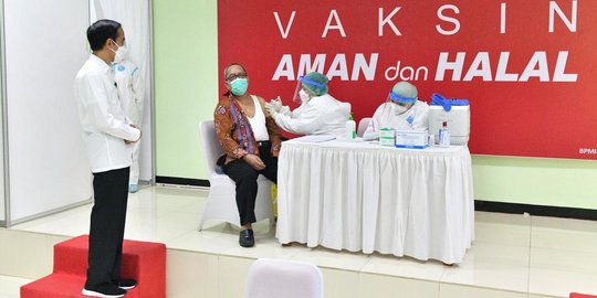Tinjau Vaksinasi Pedagang di Yogya, Jokowi Harap Ekonomi dan Pariwisata Bisa Pulih