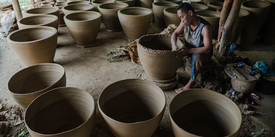 Perajin Gerabah dan Keramik Plered Purwakarta Bangkit Kembali