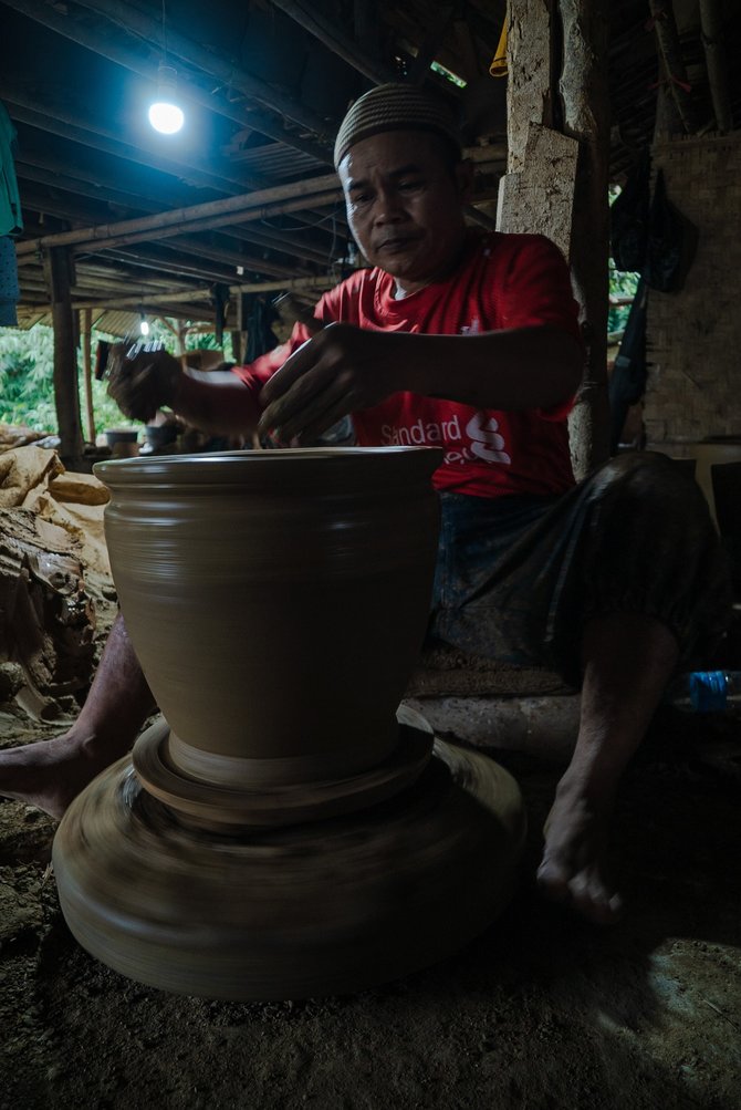 sentra industri gerabah dan keramik plered bangkit kembali