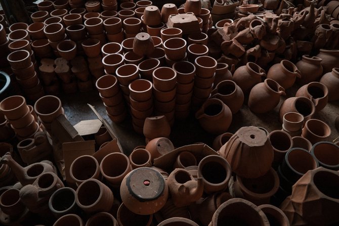 sentra industri gerabah dan keramik plered bangkit kembali