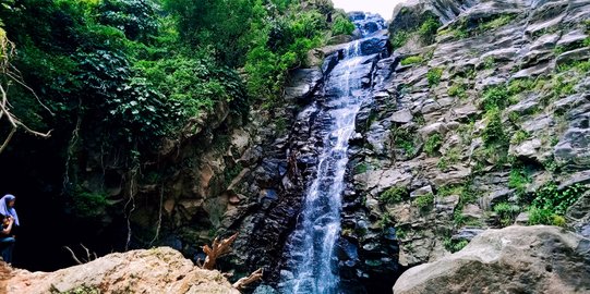 Menguji Nyali di Air Terjun 'Pipa Bocor' Rora Donggo Bima