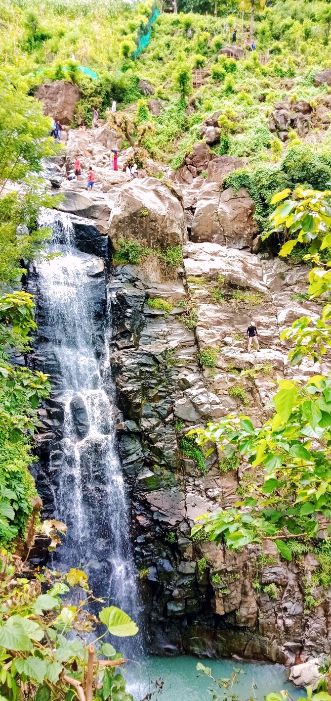 menguji nyali di air terjun pipa bocor rora donggo bima