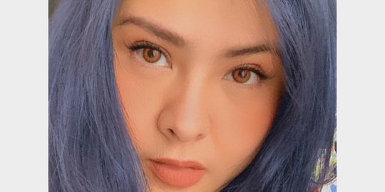 Audy Unggah Foto dengan Rambut Warna Biru, Iko Uwais Tulis Komentar Begini