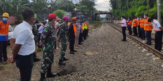 PT KAI Tertibkan Bangunan Liar di Sekitar Rel KA Nambo-Cibinong