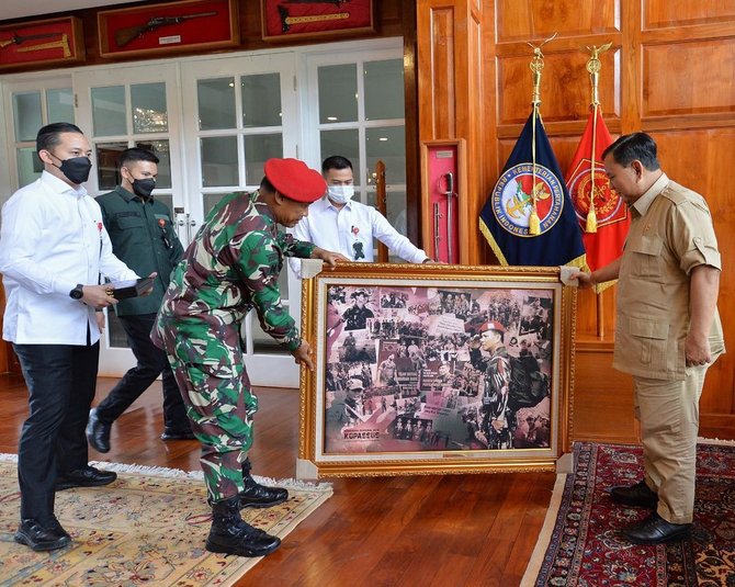 momen pertemuan danjen kopassus dengan menhan