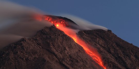 Gunung Merapi Luncurkan Awan Panas Guguran Sejauh 1.900 Meter