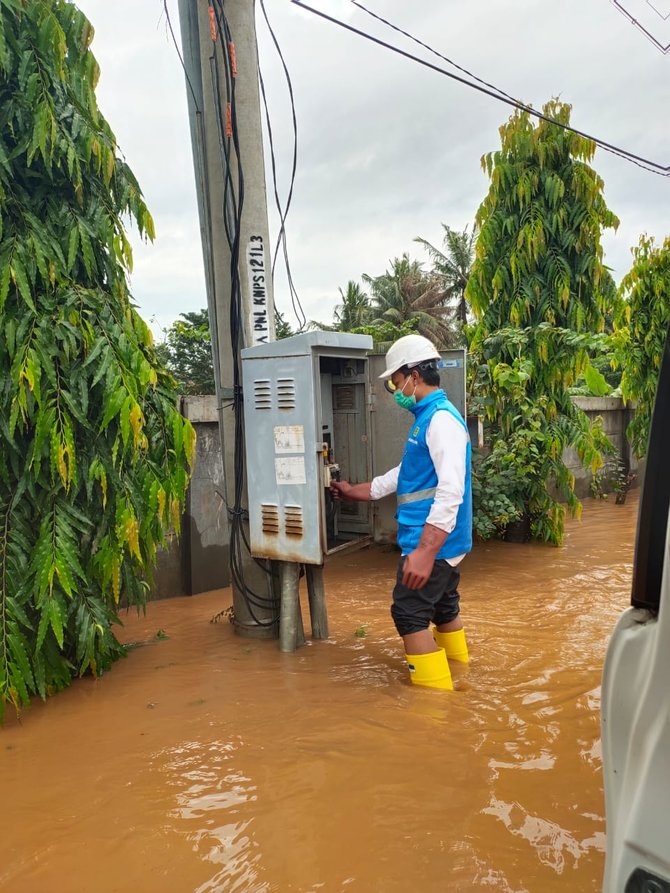 gardu listrik di cilegon terendam banjir