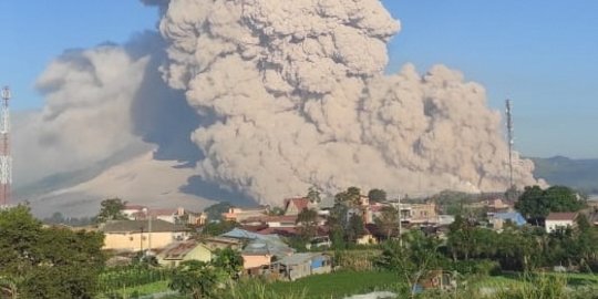 Selain Permukiman di 40 Desa, Ladang Milik Warga juga Terkena Abu Sinabung