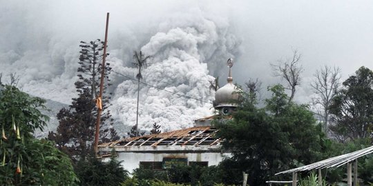 Abu Vulkanik Erupsi Gunung Sinabung Sampai ke Aceh