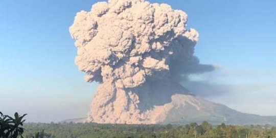 Tiga Kecamatan Terdampak Parah Abu Vulkanik Gunung Sinabung, BPBD dan TNI Lakukan Ini