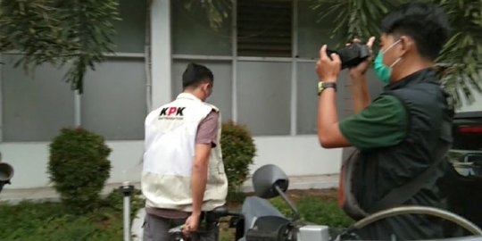 KPK Geledah Kantor Dinas PU dan Tata Ruang Sulawesi Selatan