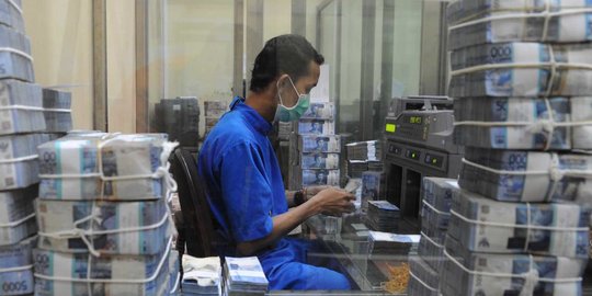 nilai tukar rupiah ditutup melemah ke level rp14.330 per usd