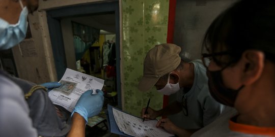 Penyaluran Bansos Tunai di DKI Periode Februari Terkendala Buku Tabungan dan ATM