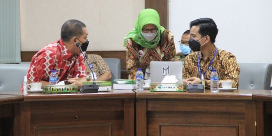 Setahun Covid-19, Gibran Sebut Warga Solo Masih Perlu Diingatkan Patuhi Prokes