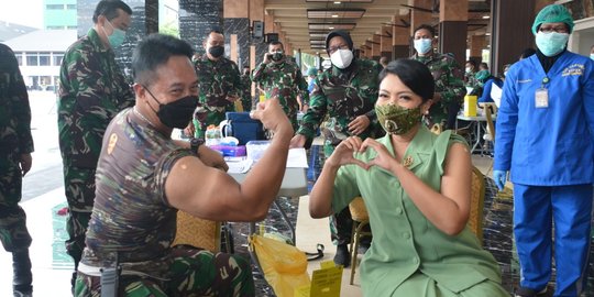 TNI AD Laksanakan Vaksinasi Covid-19 Serentak