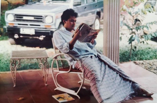 dian sastro unggah foto lawas ayah