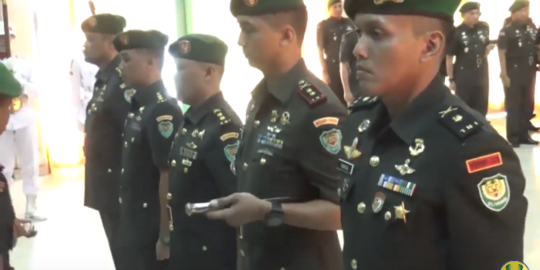 Pegang Komando, Lihat Kelakuan Cucu Jenderal Kopassus Sarwo Edhie saat Masuki Kampung