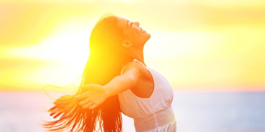 8 Cara Meningkatkan Mood dengan Cepat, Senyum hingga Terapi Akupunktur