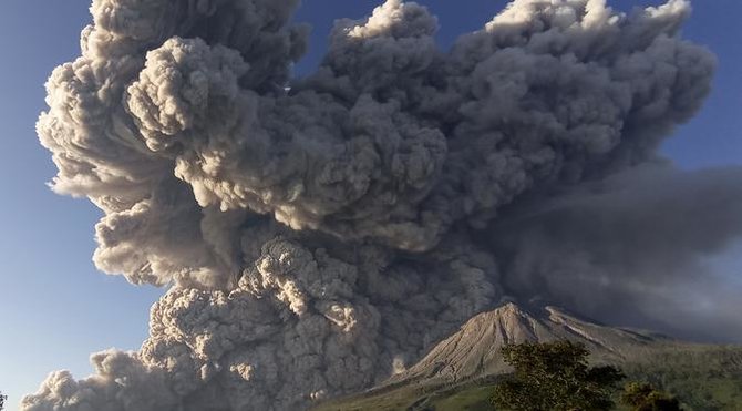 warga diminta tinggalkan zona merah kabar terbaru pasca erupsi gunung sinabung