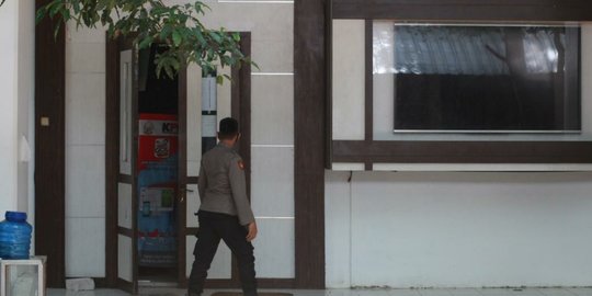 KPK Geledah Ruangan Biro Pengadaan Barang dan Jasa Kantor Gubernur Sulsel
