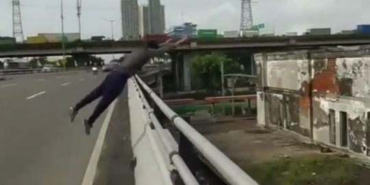 Video Viral, Polisi Cari Pria Lakukan Parkour di Jalan Layang Jakarta