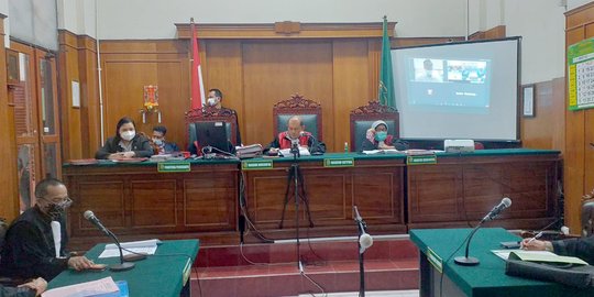 Pembobol Data Pribadi Denny Siregar Dihukum 8 Bulan Penjara