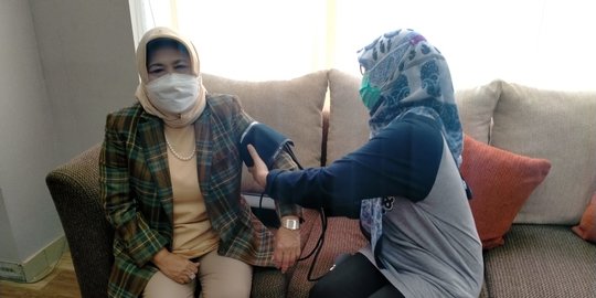 Bogor Mulai Vaksinasi untuk Lansia, Eks Bupati Nurhayanti Pertama Disuntik
