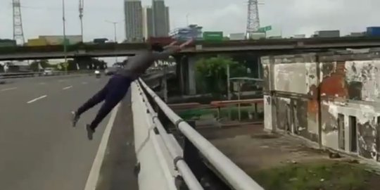 Pria yang Parkour di Jalan Layang Jakarta Sempat Diamankan Polisi