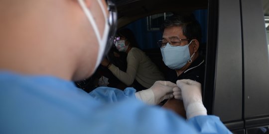 Ribuan Pedagang dan Pengemudi di Tangerang Menerima Vaksin Covid-19