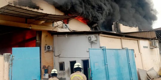 Gudang Alat Rumah Tangga di Tangerang Terbakar, Terdengar Ledakan