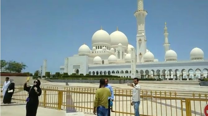 potret masjid agung sheikh zayed