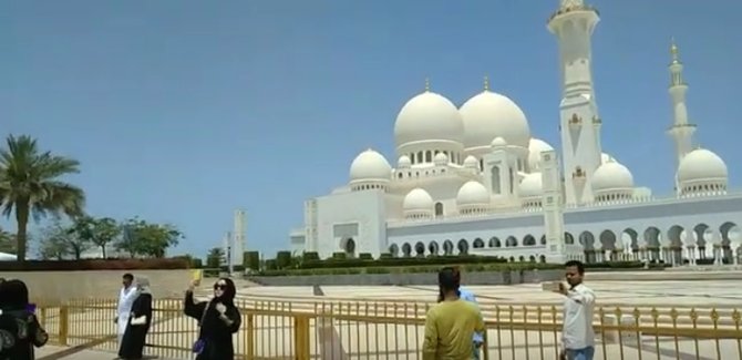 potret masjid agung sheikh zayed