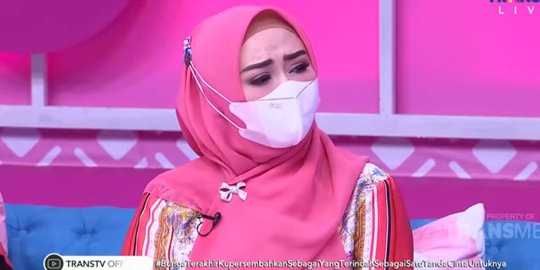 Tak Kuasa Tahan Tangis, Eddies Adelia Kenang Kebaikan Rina Gunawan